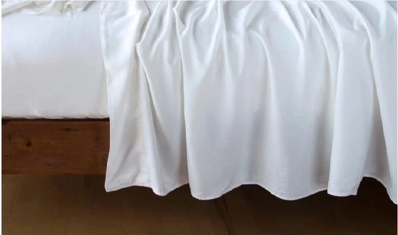 Bed skirts for beds with a simple - straight - lined frameBed skirts for air beds to make them look more like a regular bedMadera Luxe Sheets Bed skirts for beds with a simple - straight - lined frameBed skirts for air beds to make them look more like a regular bedMadera Luxe Sheets