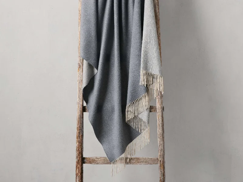 Chenille blankets with a thick and fuzzy textureMelange Cashmere Throw
