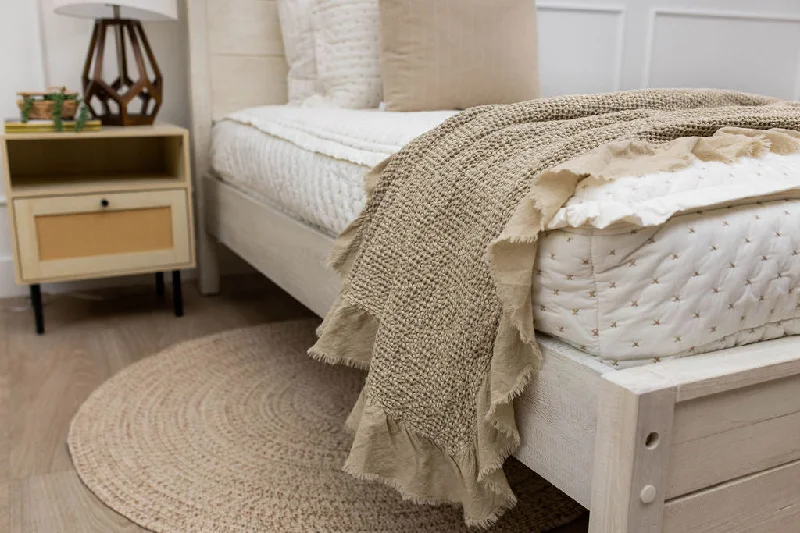Recycled polyester blankets for an eco - conscious optionMia Throw