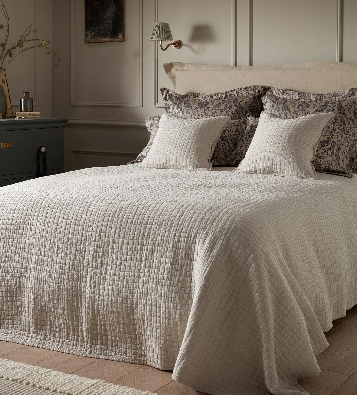 tropical style bedspreads with palm leaves and bright colors for a vacation - like vibeNatural Rebecca Cotton Linen Quilted Throw tropical style bedspreads with palm leaves and bright colors for a vacation - like vibeNatural Rebecca Cotton Linen Quilted Throw