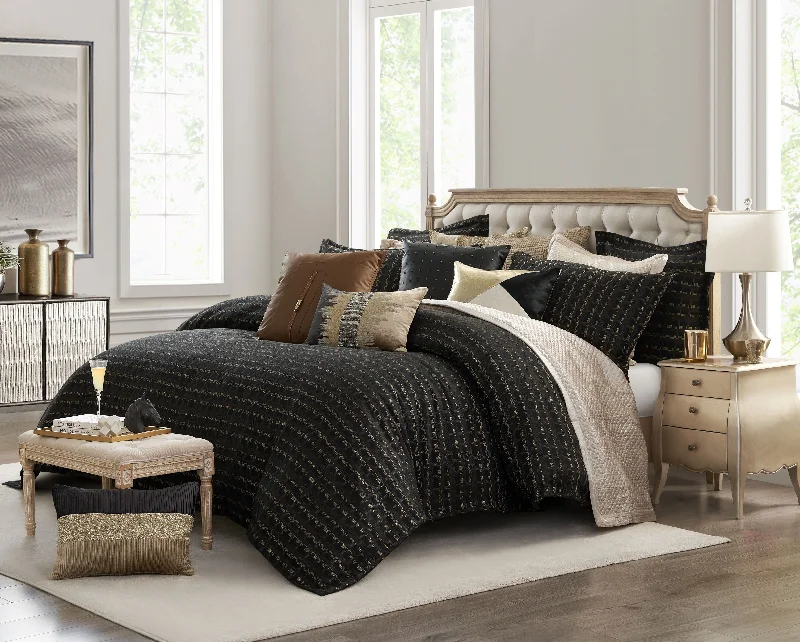 Synthetic fiber duvets filled with microfiber for a soft and lightweight feelOnyx Black Striped Duvet Set Synthetic fiber duvets filled with microfiber for a soft and lightweight feelOnyx Black Striped Duvet Set
