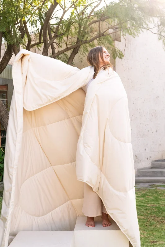 Silk - filled duvets for a luxurious and smooth sleeping experienceOrganic Alpaca Duvet Silk - filled duvets for a luxurious and smooth sleeping experienceOrganic Alpaca Duvet