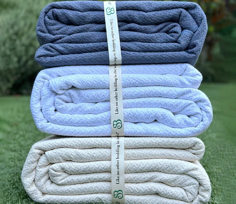 Chenille blankets with a thick and fuzzy textureSleep & Beyond Organic Cotton Honeycomb Blanket Chenille blankets with a thick and fuzzy textureSleep & Beyond Organic Cotton Honeycomb Blanket