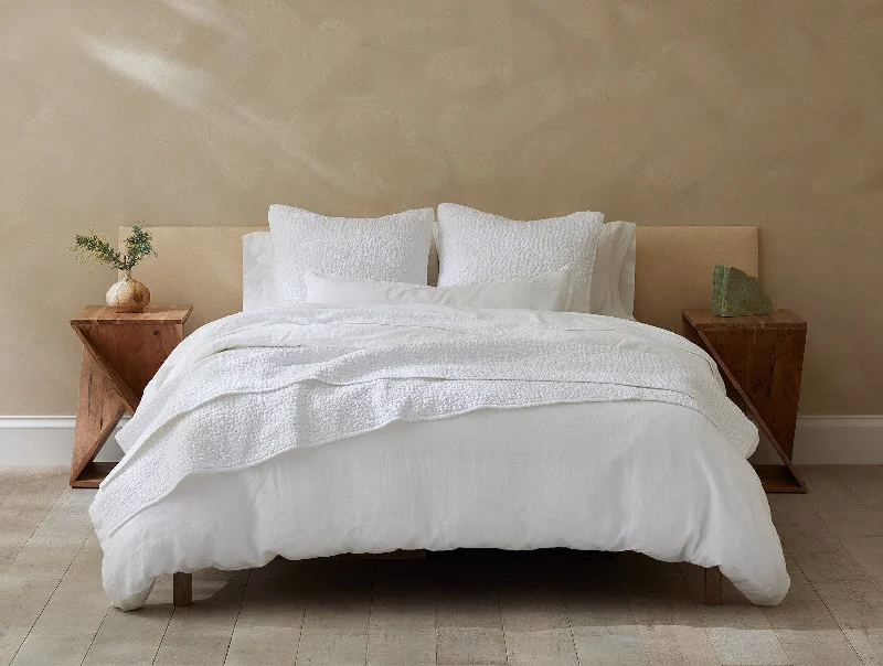 Linen blankets with a rustic and textured lookPebbled Handstitched Organic Quilt