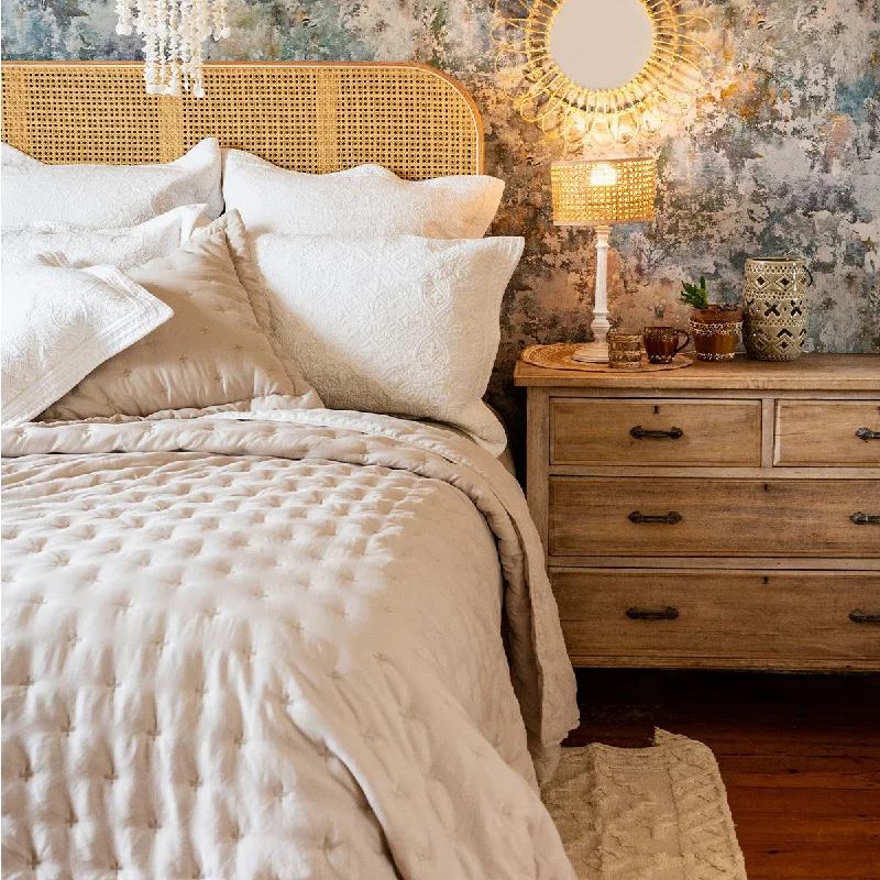country style bedspreads with floral prints and gingham accents for a homely feelPortofino Oatmeal Bedspread country style bedspreads with floral prints and gingham accents for a homely feelPortofino Oatmeal Bedspread