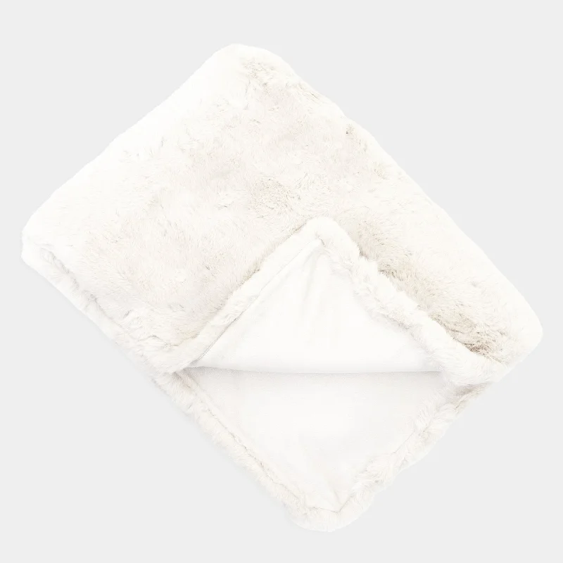 mid - century modern bedspreads with iconic shapes and colors for a stylish spaceRandal - Faux Fur White Throw 150x180cm mid - century modern bedspreads with iconic shapes and colors for a stylish spaceRandal - Faux Fur White Throw 150x180cm
