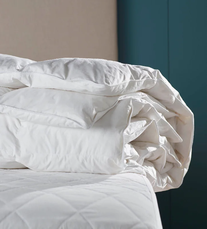 Wool - filled duvets for natural insulation and moisture - wicking propertiesSecond Timer Down Duvet Wool - filled duvets for natural insulation and moisture - wicking propertiesSecond Timer Down Duvet