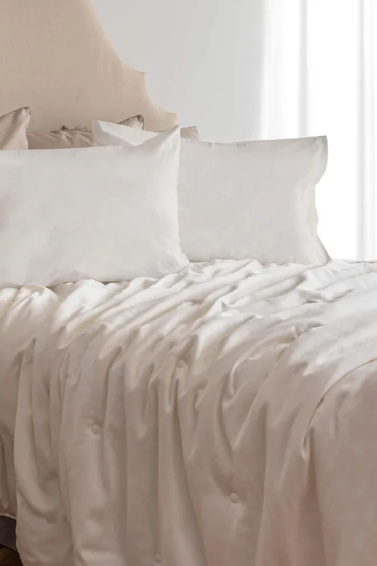 Synthetic fiber duvets filled with microfiber for a soft and lightweight feelWild Tussah Silk Duvet Synthetic fiber duvets filled with microfiber for a soft and lightweight feelWild Tussah Silk Duvet