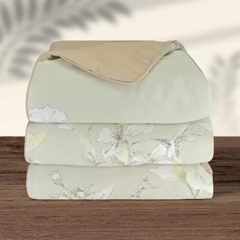 Silk - filled comforters for a luxurious and smooth touchSuzanne Sobelle Chloris Comforter Silk - filled comforters for a luxurious and smooth touchSuzanne Sobelle Chloris Comforter