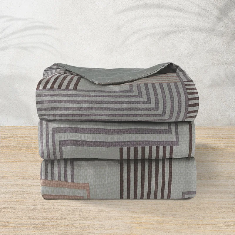 Cotton - filled comforters for a breathable and natural sleep experienceSuzanne Sobelle Sage Comforter Cotton - filled comforters for a breathable and natural sleep experienceSuzanne Sobelle Sage Comforter