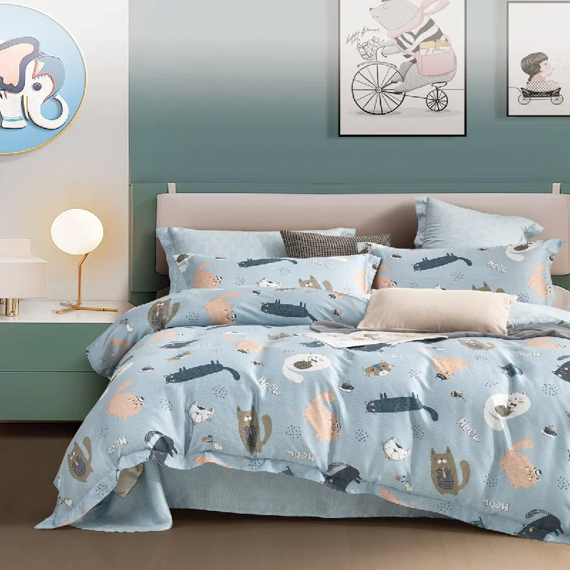 Microfiber - filled comforters that are lightweight and easy to care forThe GANG Felix Comforter Microfiber - filled comforters that are lightweight and easy to care forThe GANG Felix Comforter