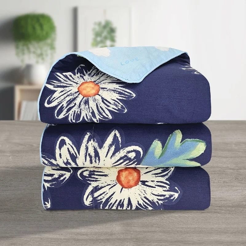 Latex - filled comforters with a bouncy texture and good supportThe Gang Nila Comforter