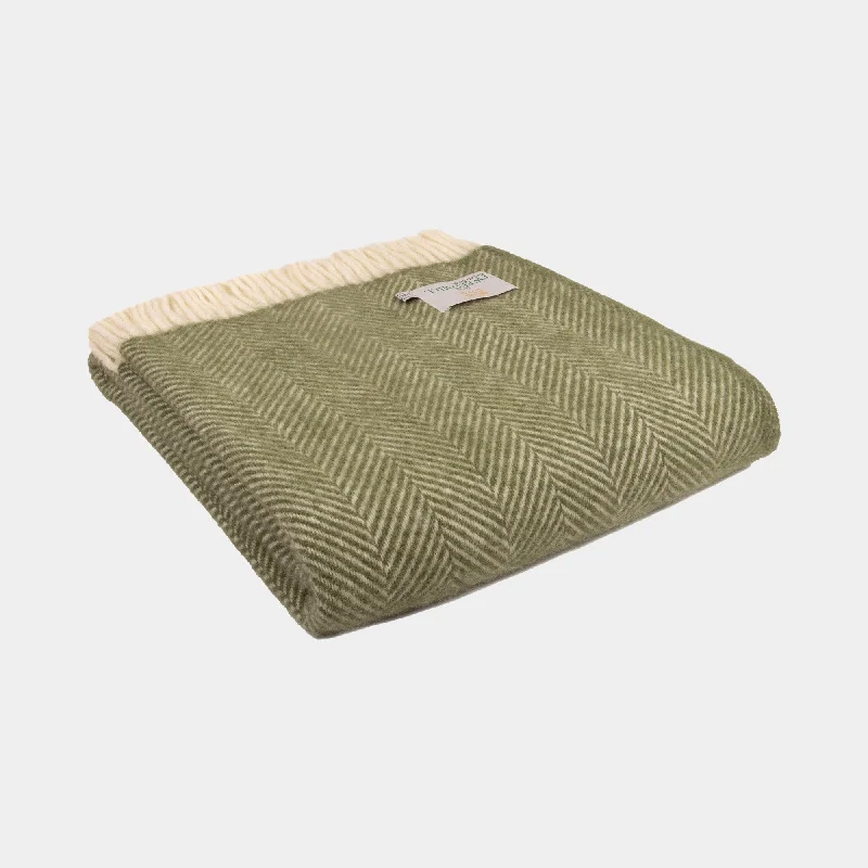 bohemian bedspreads with vibrant colors and patterns for an eclectic decorTweedmill - Olive Fishbone Throw 150x183cm bohemian bedspreads with vibrant colors and patterns for an eclectic decorTweedmill - Olive Fishbone Throw 150x183cm