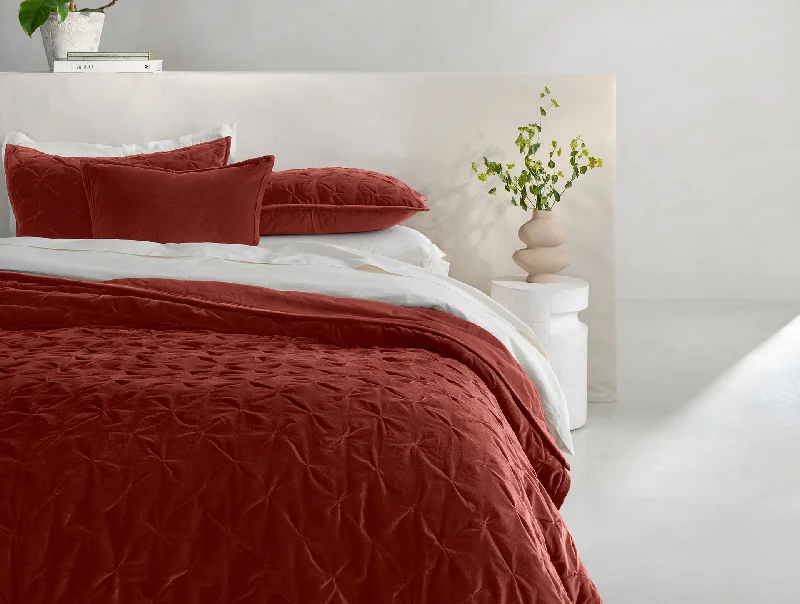 Fleece blankets for a cozy and plush textureVelvet Tufted Organic Quilt