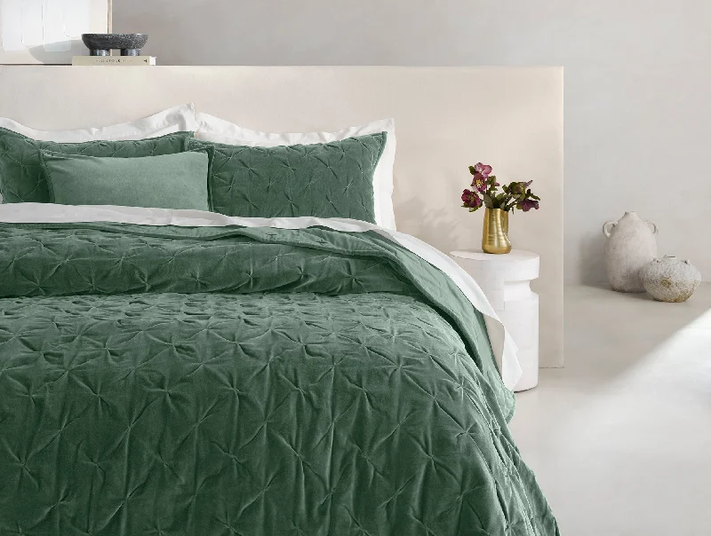 Full - size comforters suitable for full - sized beds in guest rooms or small bedroomsVelvet Tufted Organic Quilt Set Full - size comforters suitable for full - sized beds in guest rooms or small bedroomsVelvet Tufted Organic Quilt Set