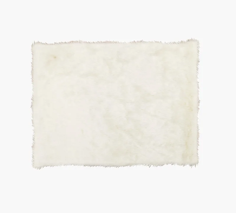 Alpaca wool blankets for a hypoallergenic and warm optionWhite Faux Fur Throw 50 x 60 Alpaca wool blankets for a hypoallergenic and warm optionWhite Faux Fur Throw 50 x 60
