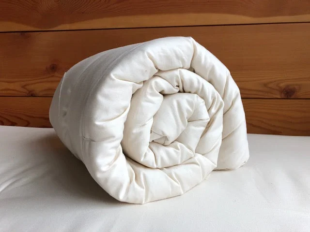 Latex - filled comforters with a bouncy texture and good supportNatural Child's Crib Comforter Latex - filled comforters with a bouncy texture and good supportNatural Child's Crib Comforter