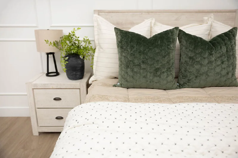 Silk blankets with a smooth and elegant touchWyatt Luxe Blanket